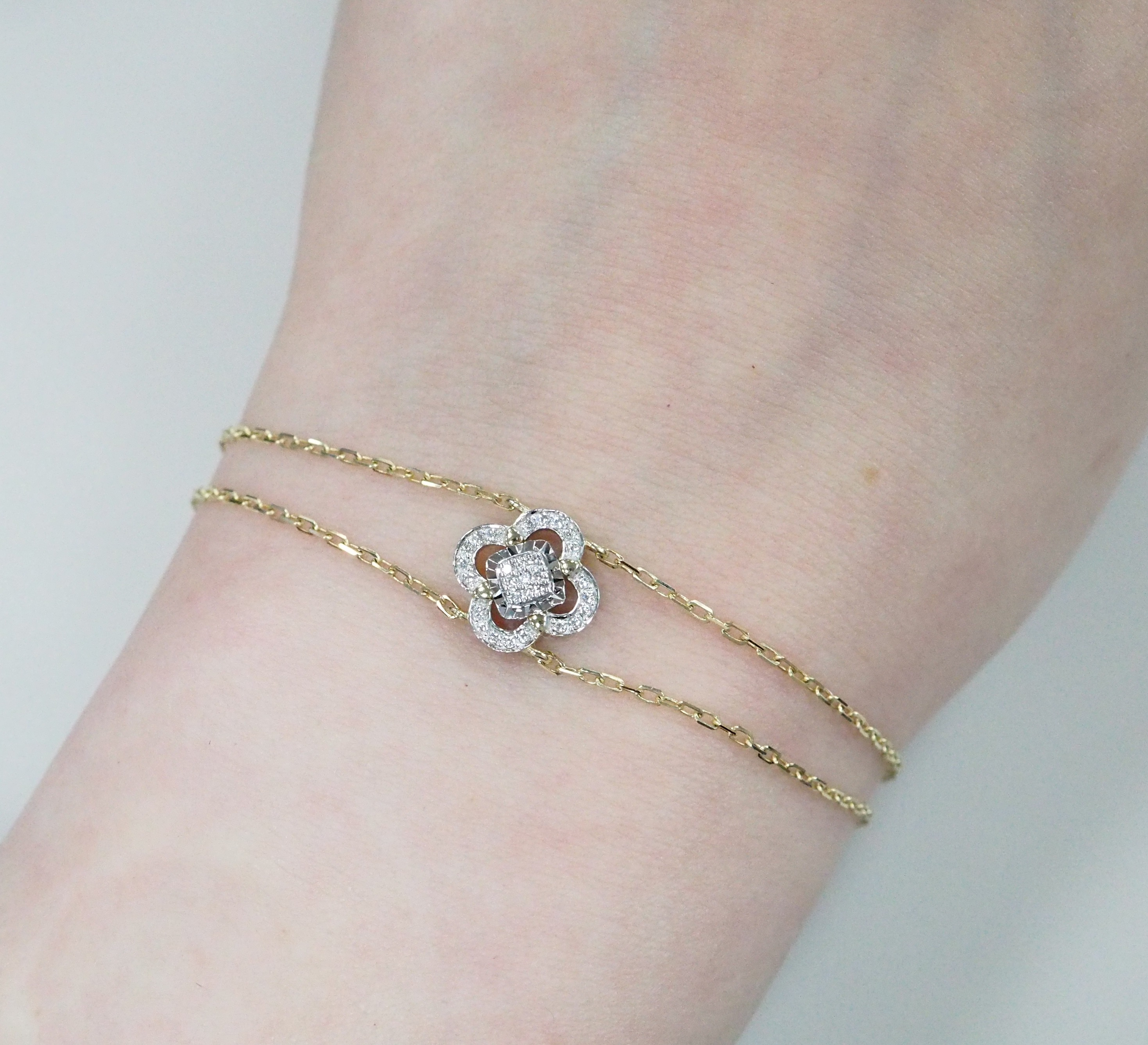 Браслет из желтого золота с бриллиантами "Клевер"